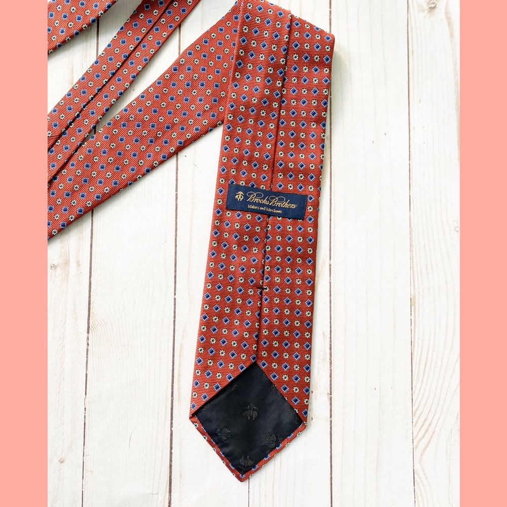 Brooks Brothers Silk Red Pattern Tie - Picture 4 of 6